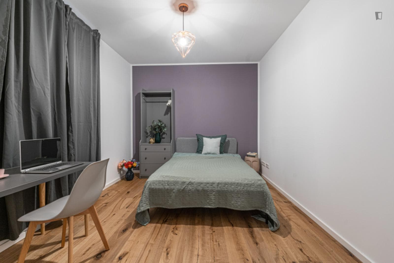 Cool double bedroom close to Hohenzollerndamm train station photo 1