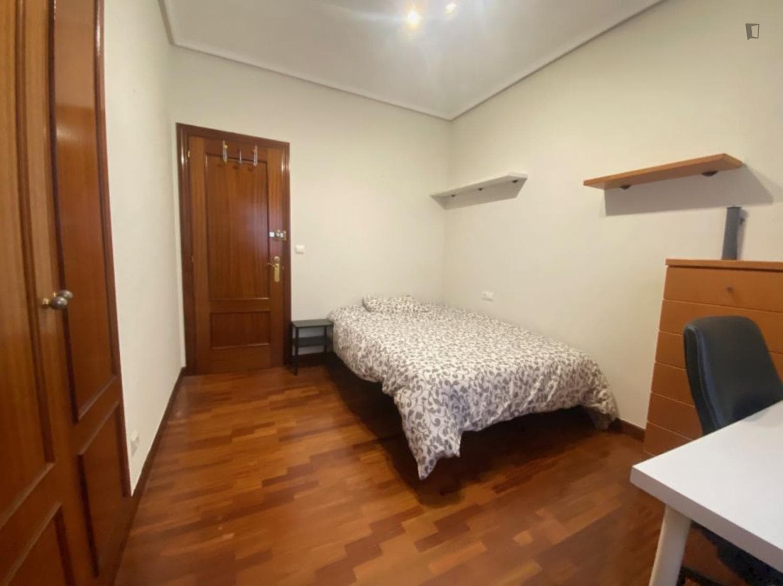 Nice double bedroom in Bilbao close to Etxebarria parkea photo 1