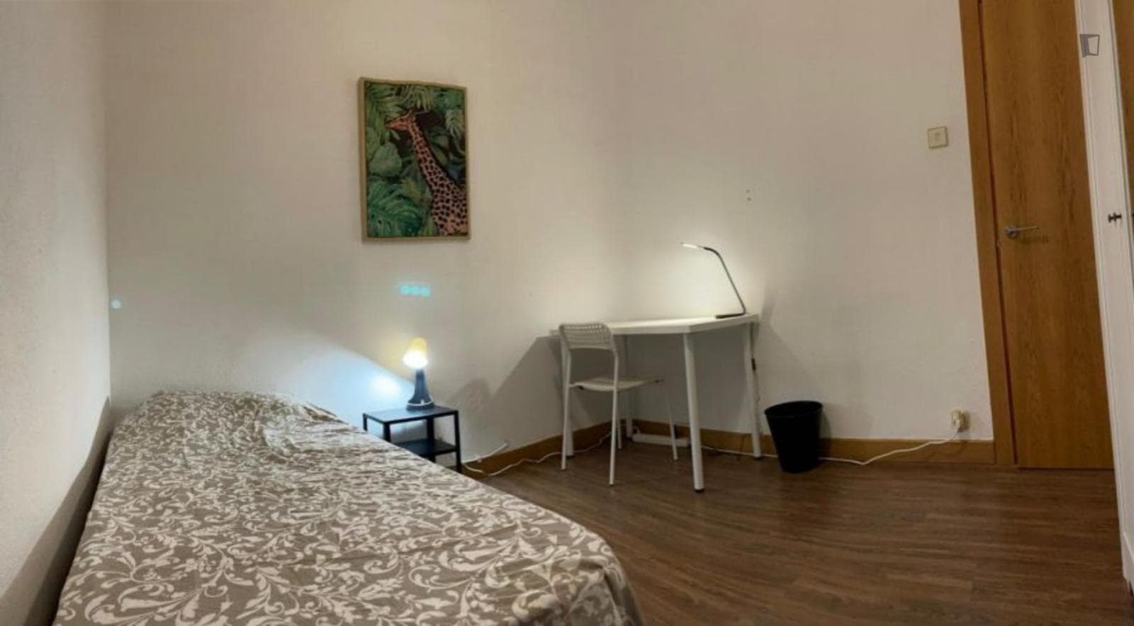 Homely single bedroom in Bilbao close to Deustu metro station photo 1