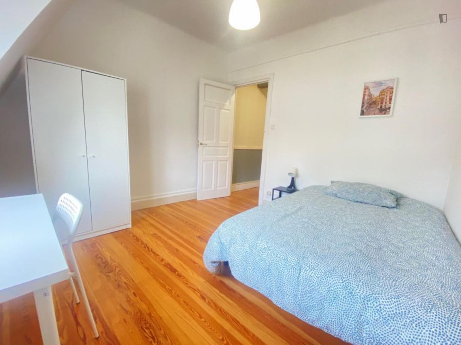 Homely double bedroom in Bilbao close to Deustu metro station photo 1