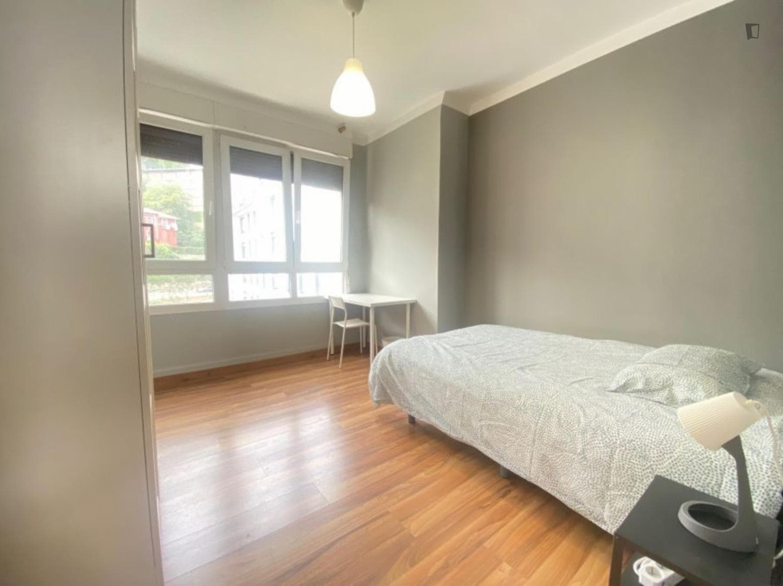 Bright double bedroom in Bilbao close to ESIDE photo 1
