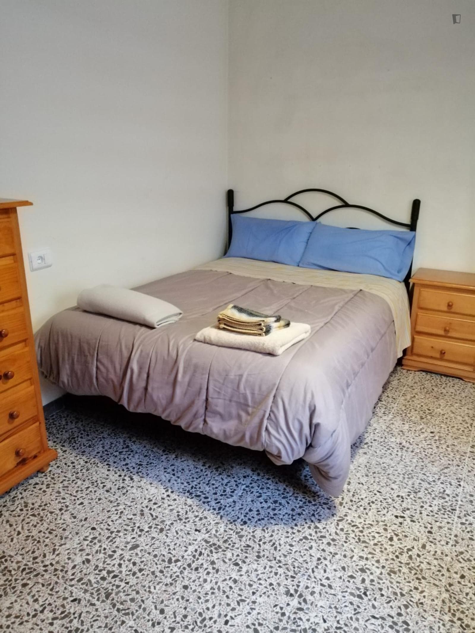Large double bedroom in l'Oliverar photo 1
