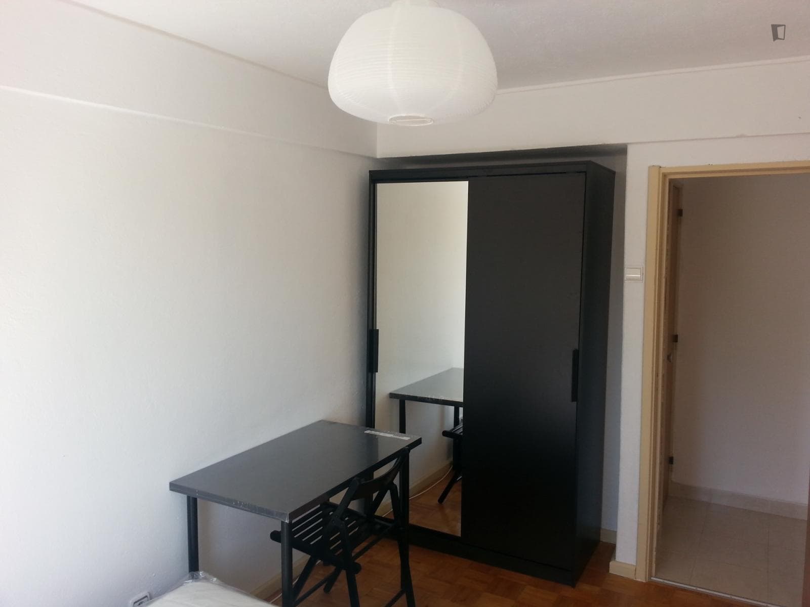 A conformable bright bedroom well located in the heart of Lisbon photo 1