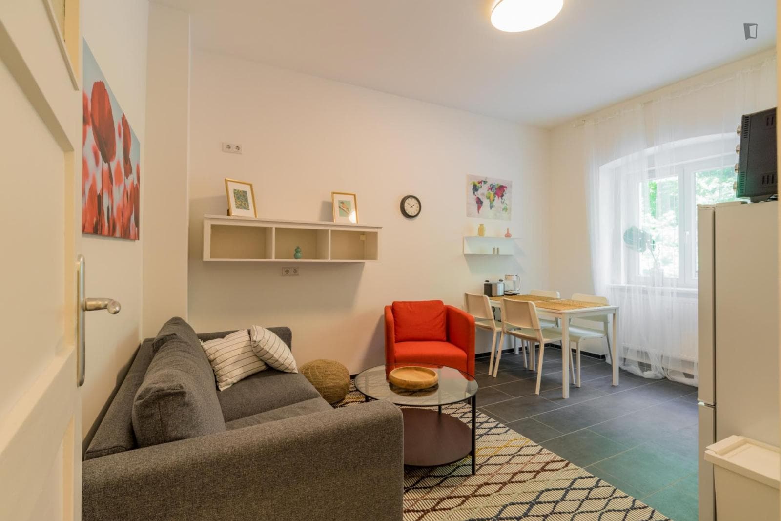 Snug 1-Bedroom apartment close to Volkspark Friedrichshain photo 1