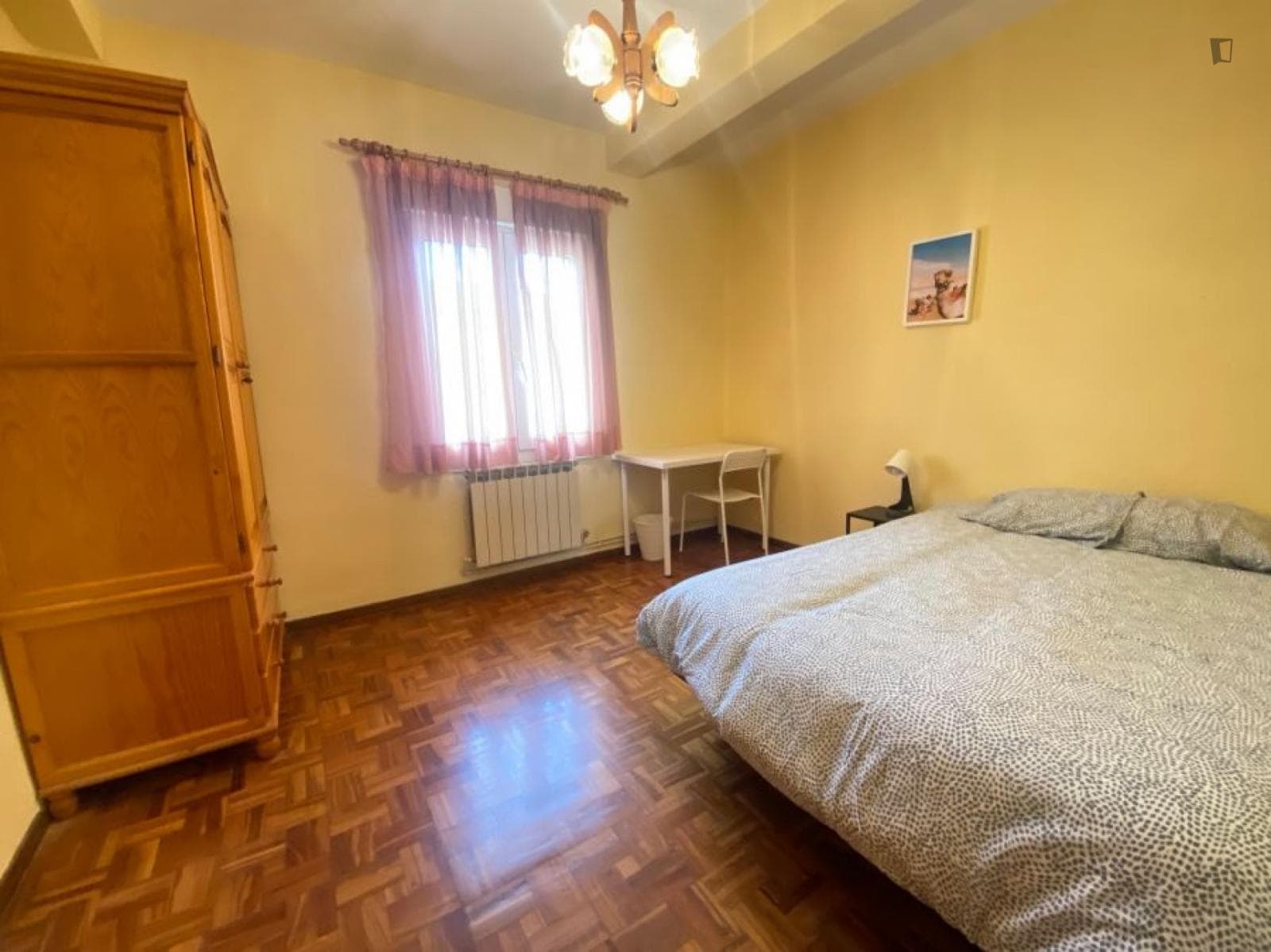Pleasant double bedroom in Azpilagaña photo 1