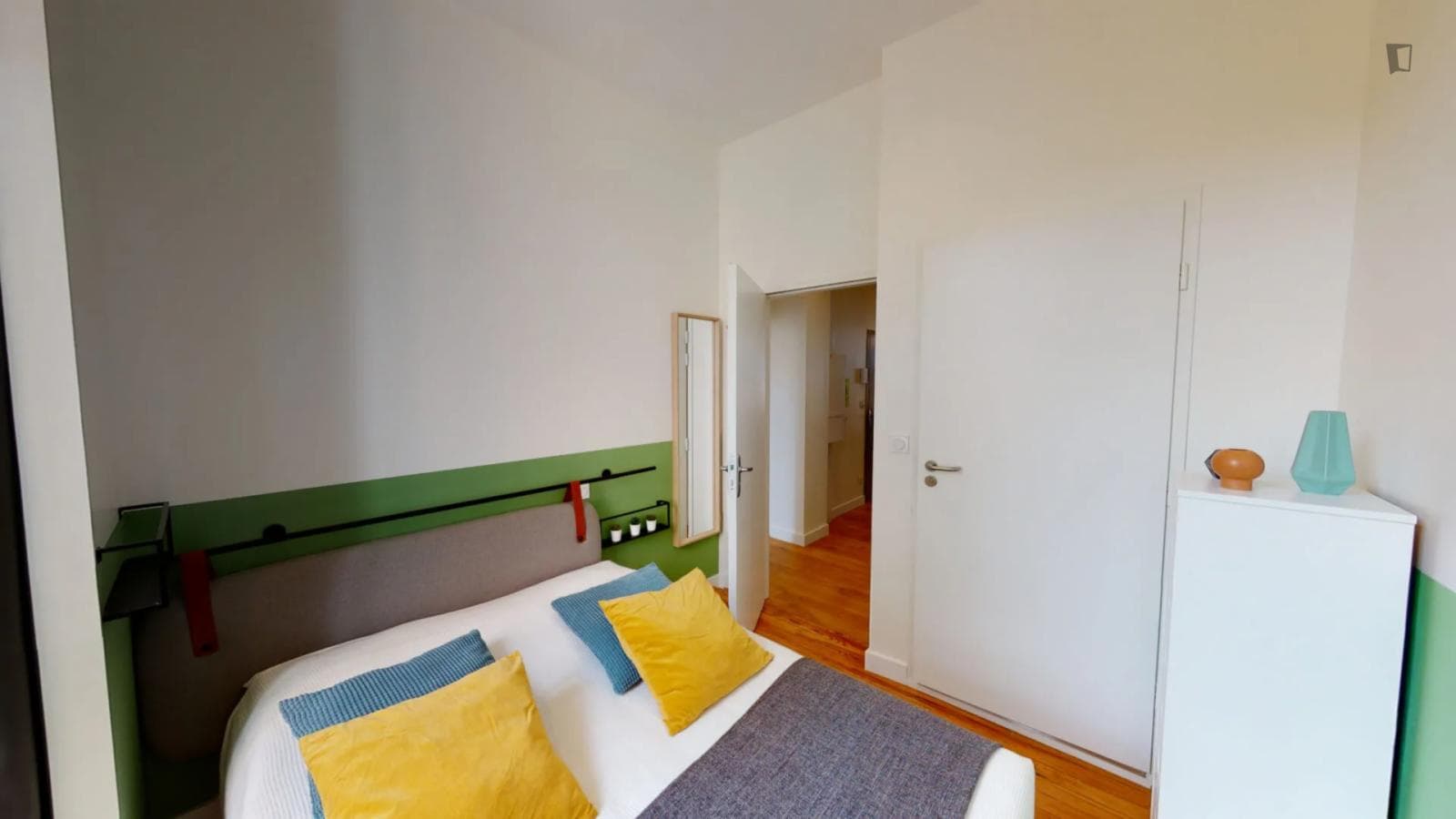 Snug double ensuite bedroom close to the Galeries Lafayette photo 1