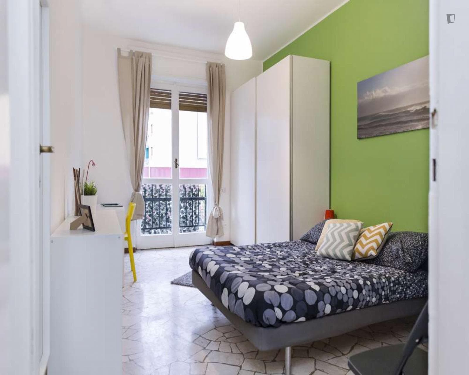Sunny double bedroom close to Parco Industria Alfa Romeo - Portello photo 1