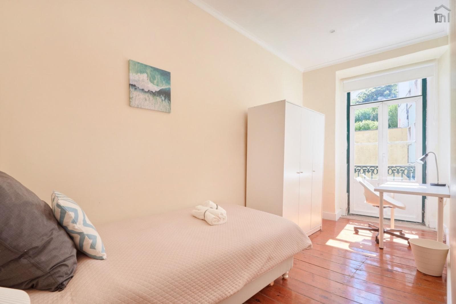 Bright single bedroom near the Avenida metro photo 1