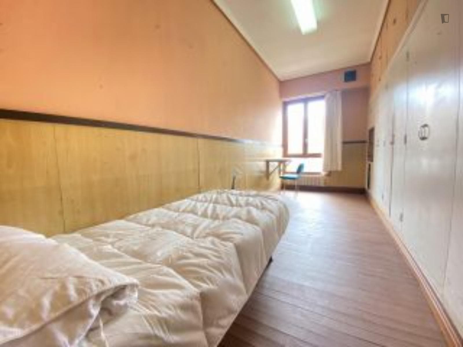 Homely single bedroom in Bilbao close to Deusto University photo 1