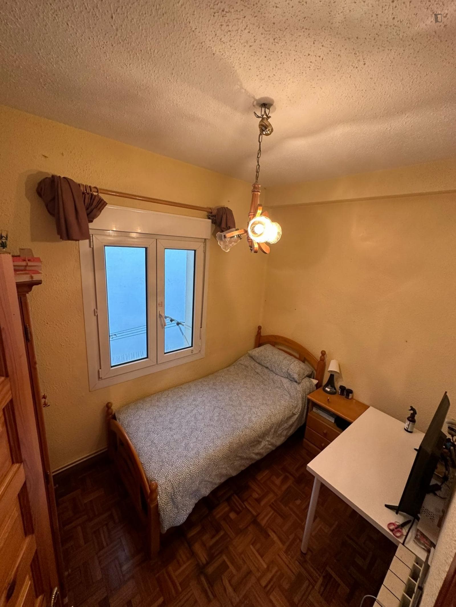 Appealing single bedroom near the historic Ciudadela de Pamplona photo 1