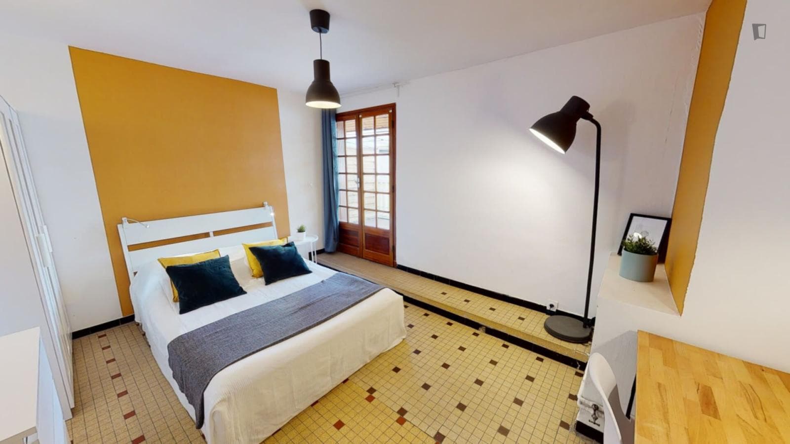 Neat double bedroom in Compans photo 1