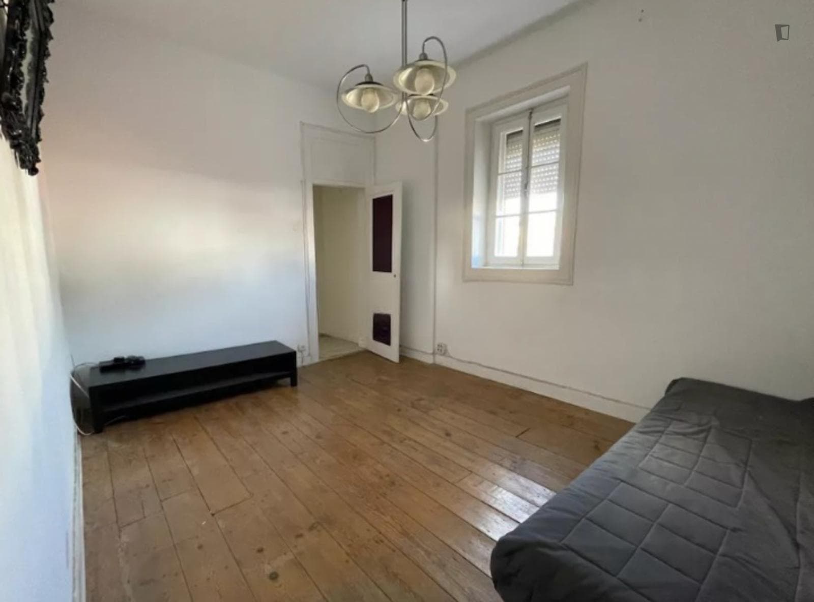 Cosy single bedroom in a 4-bedroom flat photo 1