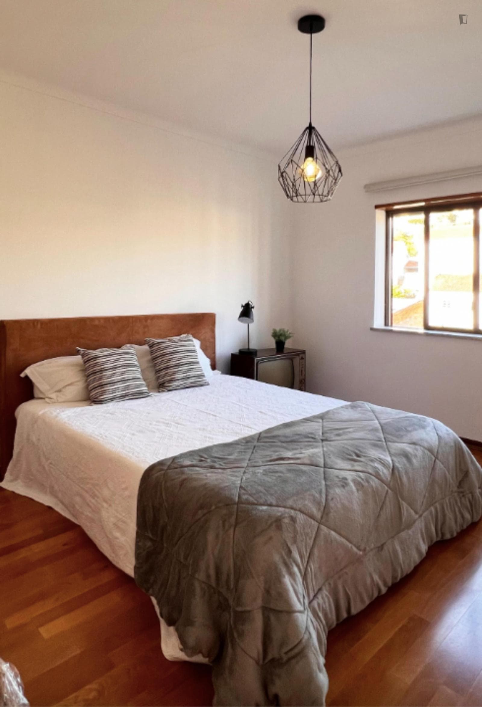 Welcoming double bedroom in a 5-bedroom flat, near Escola Superior de Educação photo 1