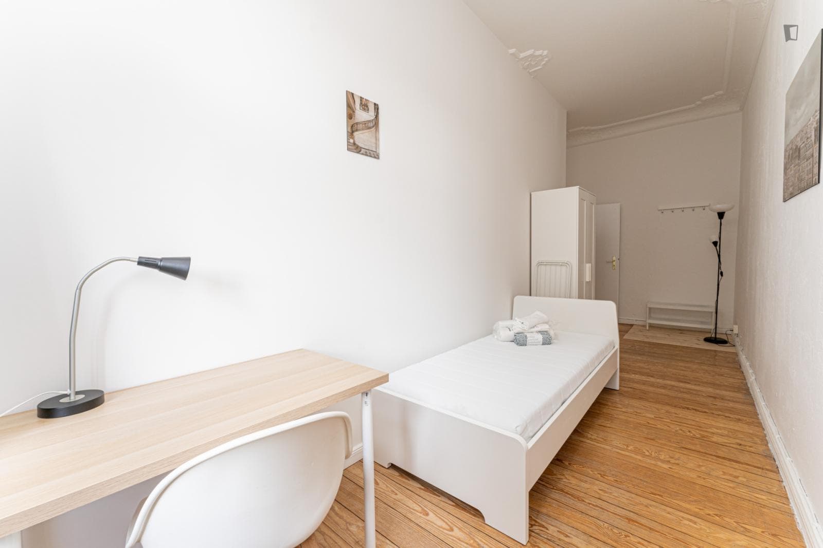 Neat single bedroom close to Warschauer Straße metro station photo 1