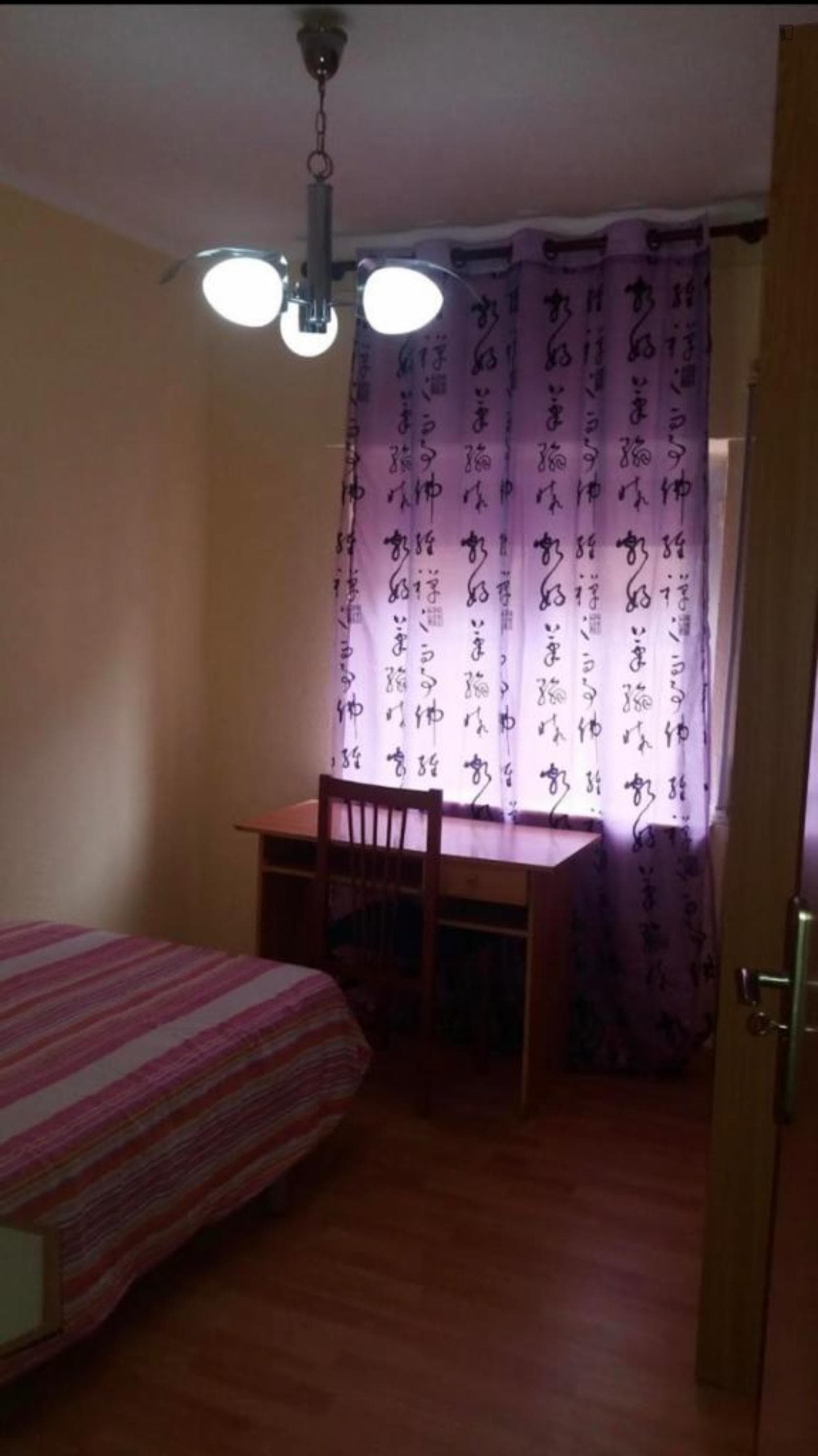 Nice double bedroom in Salamanca close to Estación de Autobuses de Salamanca photo 1