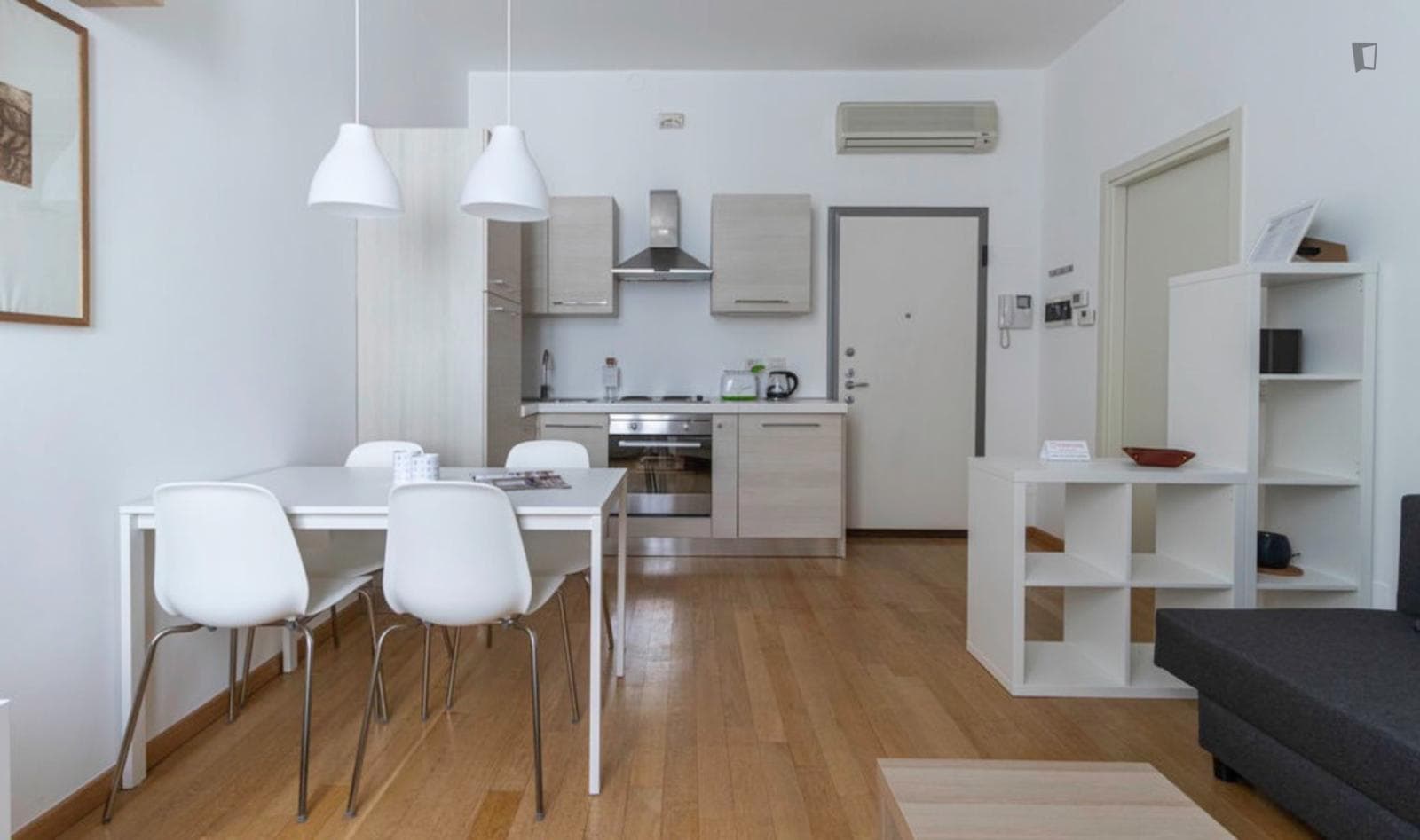 Lovely 1-bedroom apartment close to Monumentale metro station photo 1