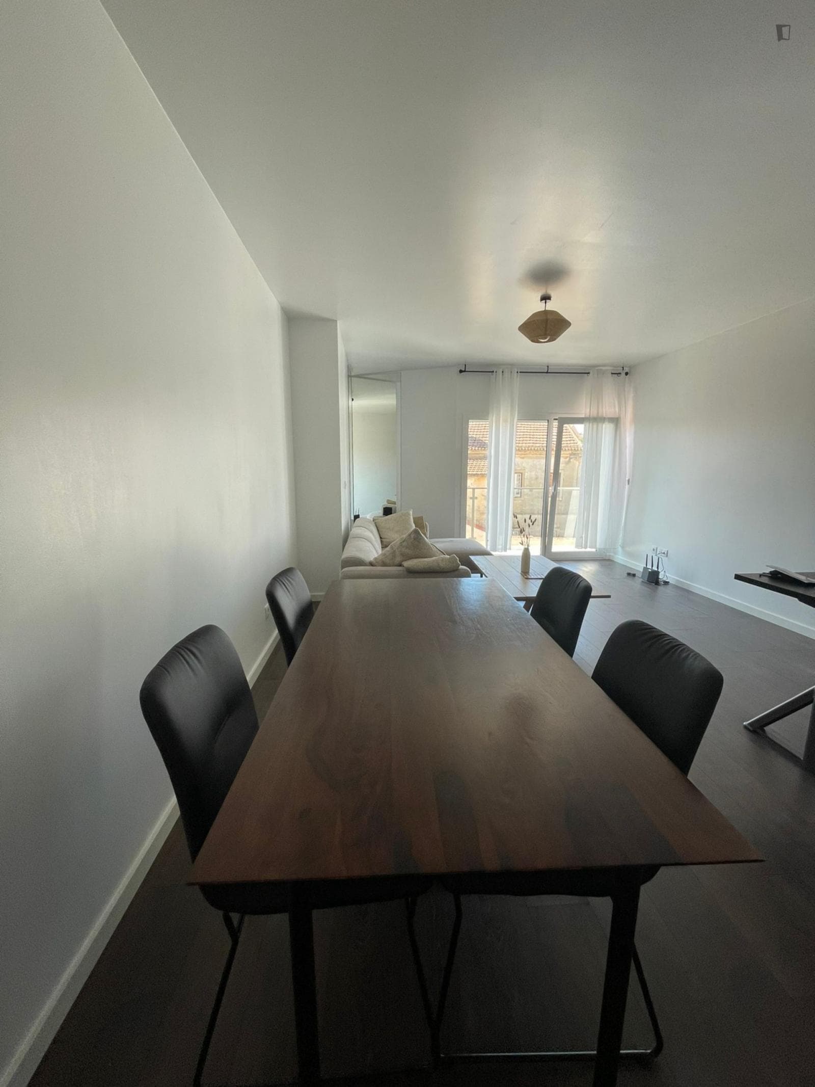 Bright 2-bedroom apartment in Carcavelos 15 min to the beach photo 1