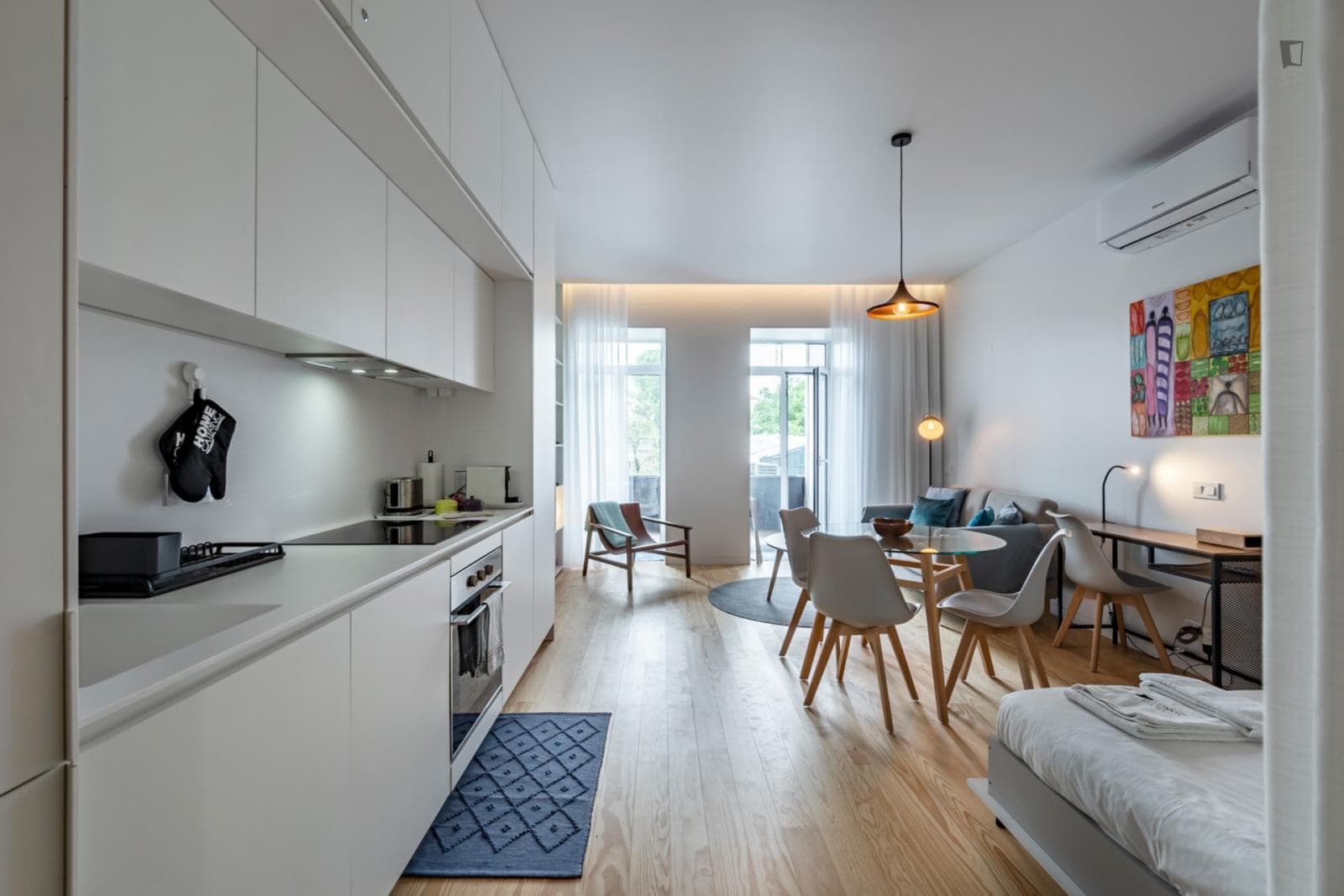 Lovely studio with an outdoor area with garden, near the Trindade metro station photo 1