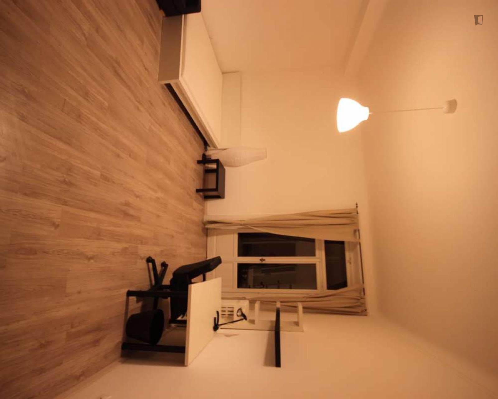 Comfy double bedroom next to Sondrio metro station photo 1