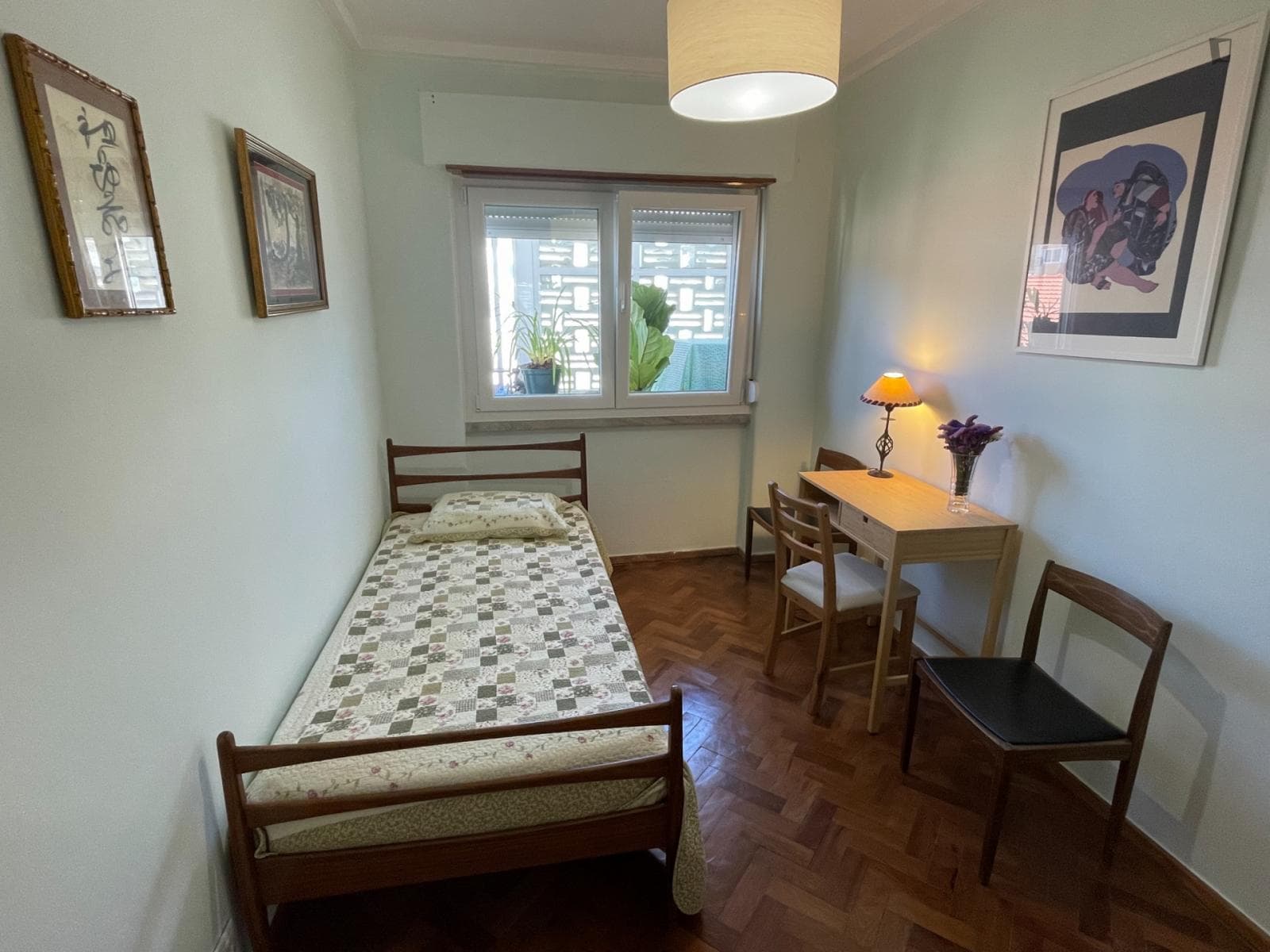 Cosy single ensuite bedroom in São Pedro do Estoril photo 1