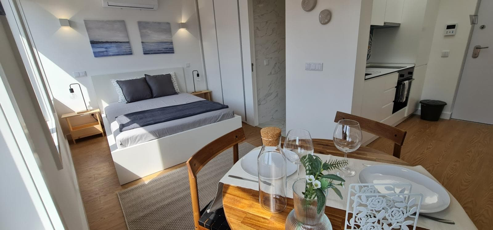 Elegant and bright studio in well-linked Santo Ildefonso photo 1
