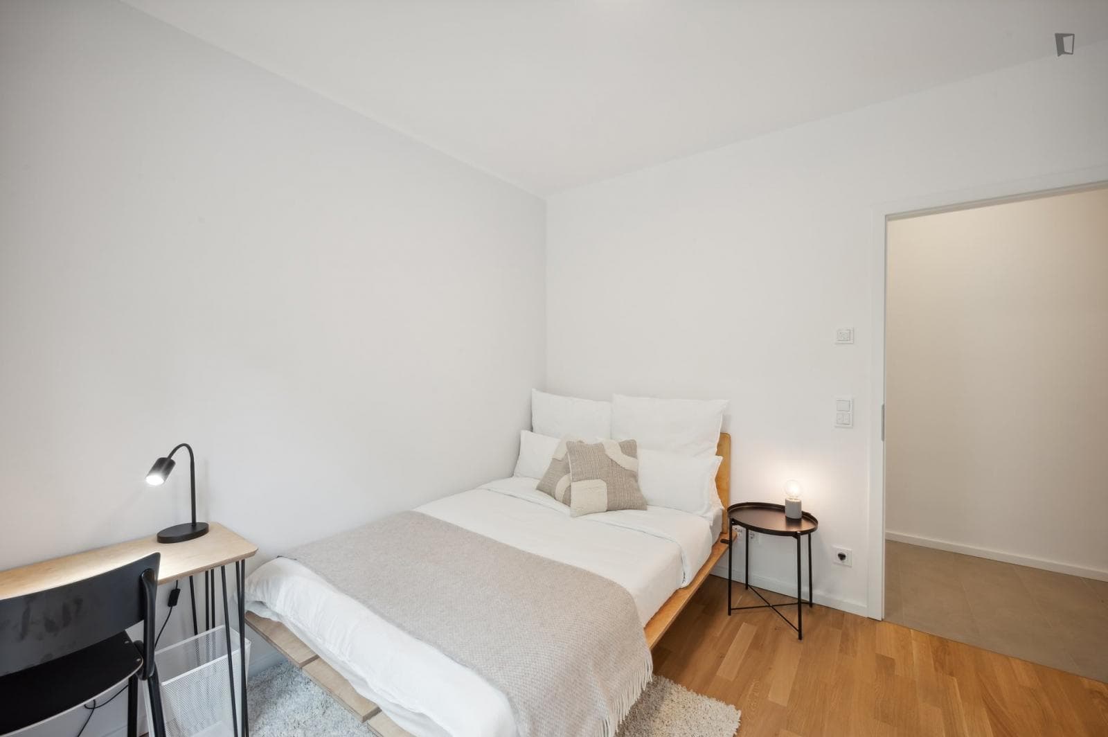 Comfortable double bedroom in Mitte photo 1