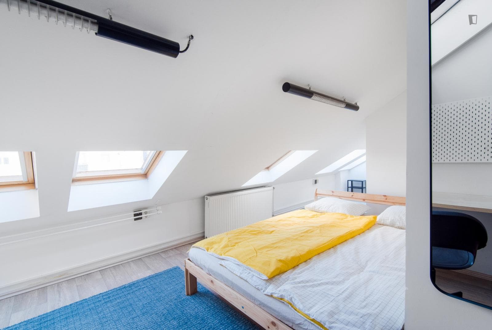 Bright 1-bedroom apartment close to I. P. Pavlova metro station photo 1