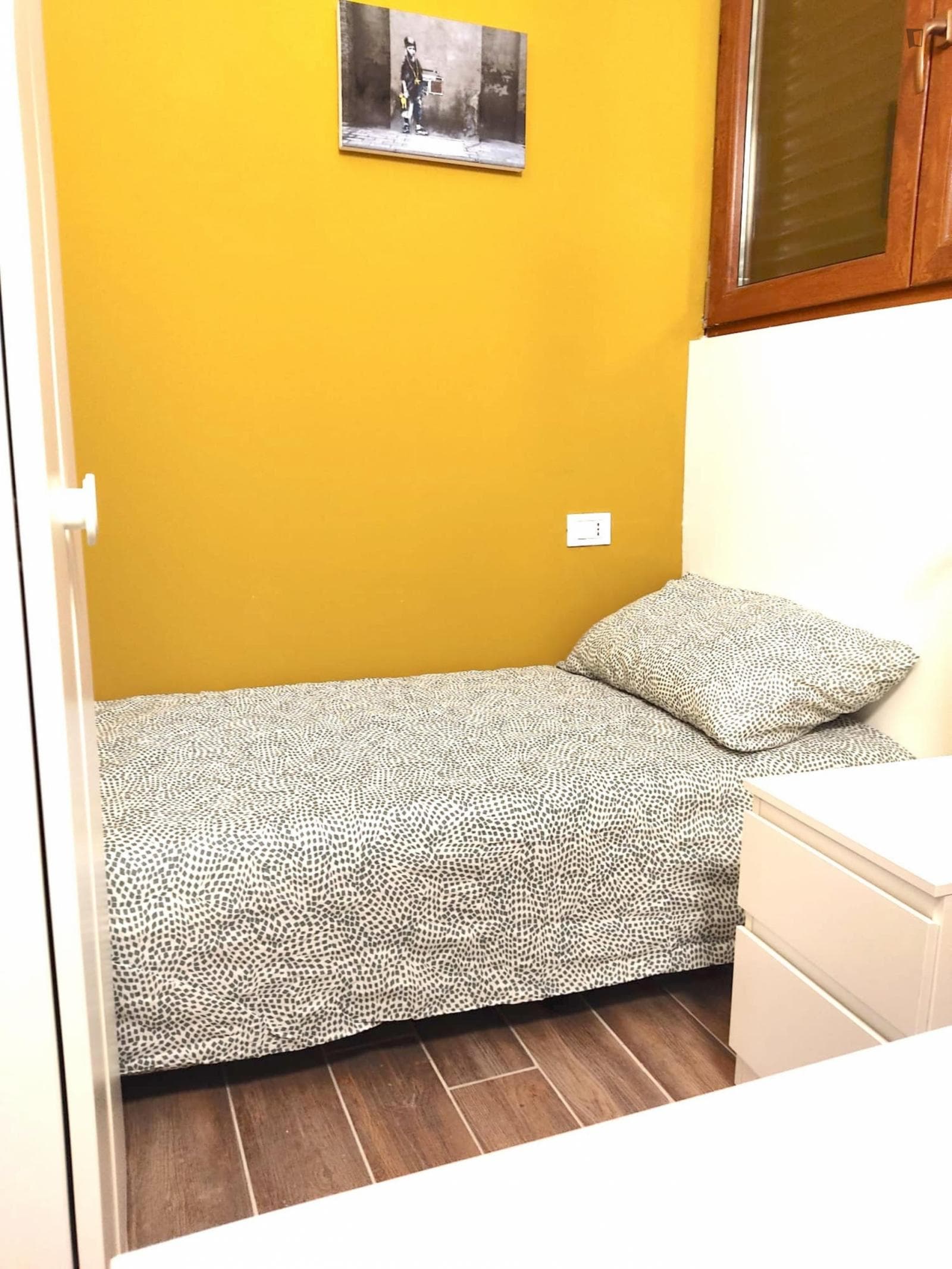 Cozy single bedroom in 3-bedroom apartment close to Piazza Castelli photo 1