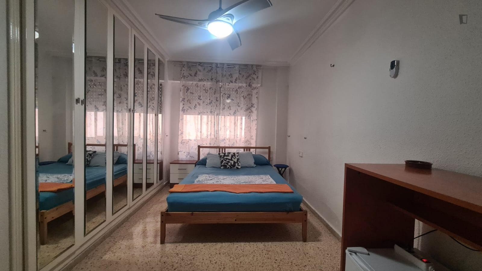 Nice double bedroom in residential Els Àngels photo 1
