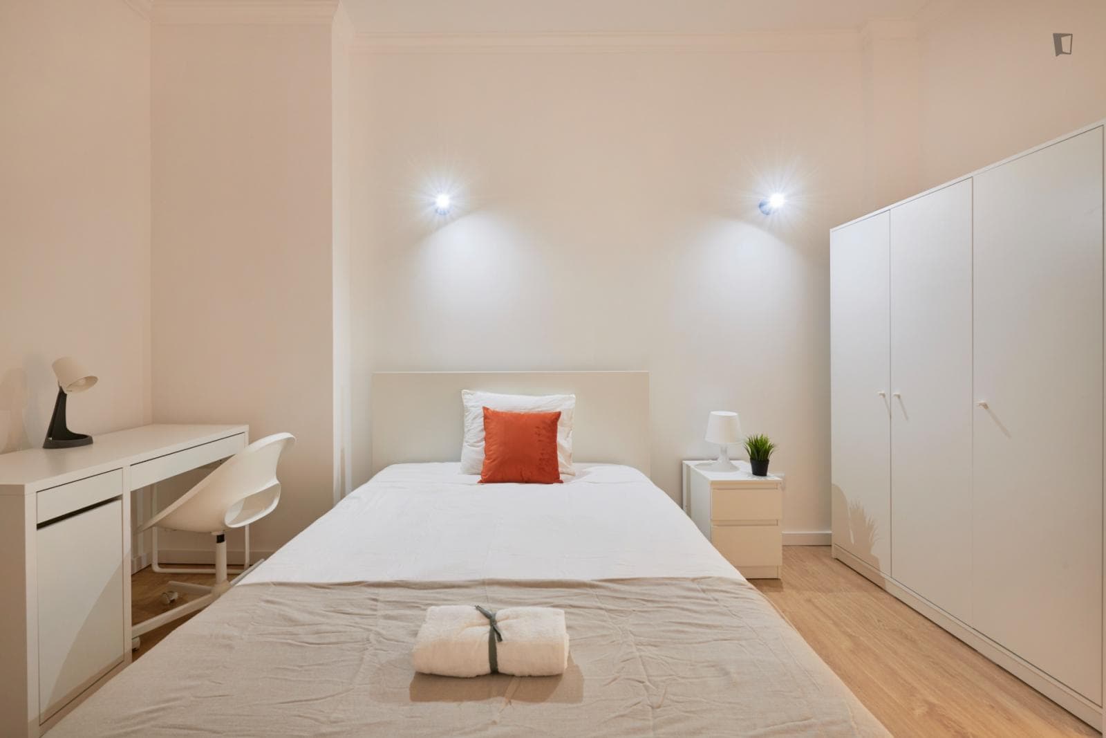 Nice single bedroom in a 7-bedroom flat photo 1
