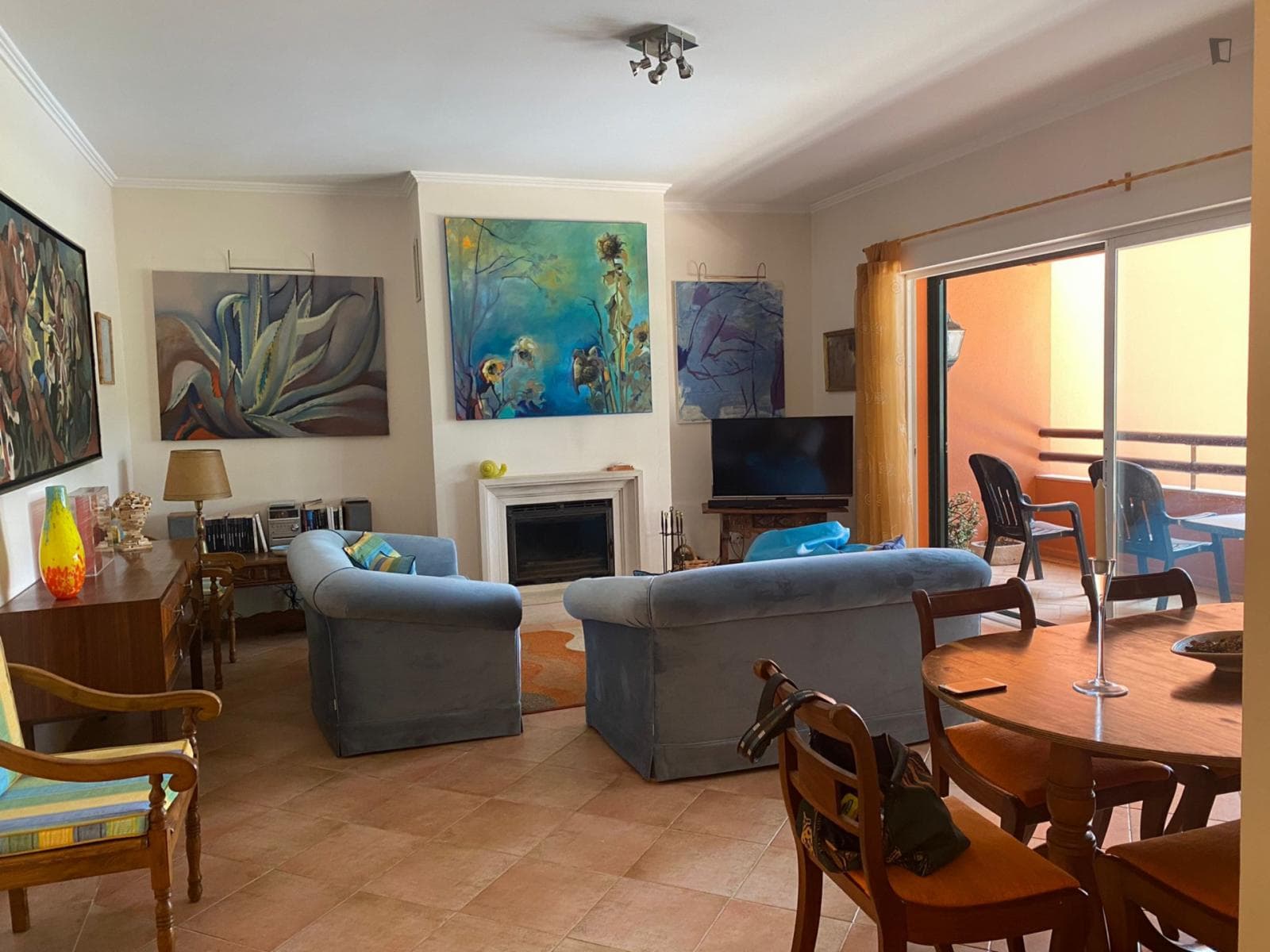 Sunny 2-bedroom flat with a balcony close to the beach photo 1