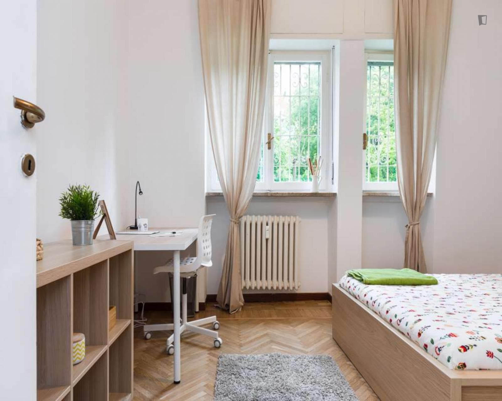 Bright double bedroom close to Gambara metro station photo 1