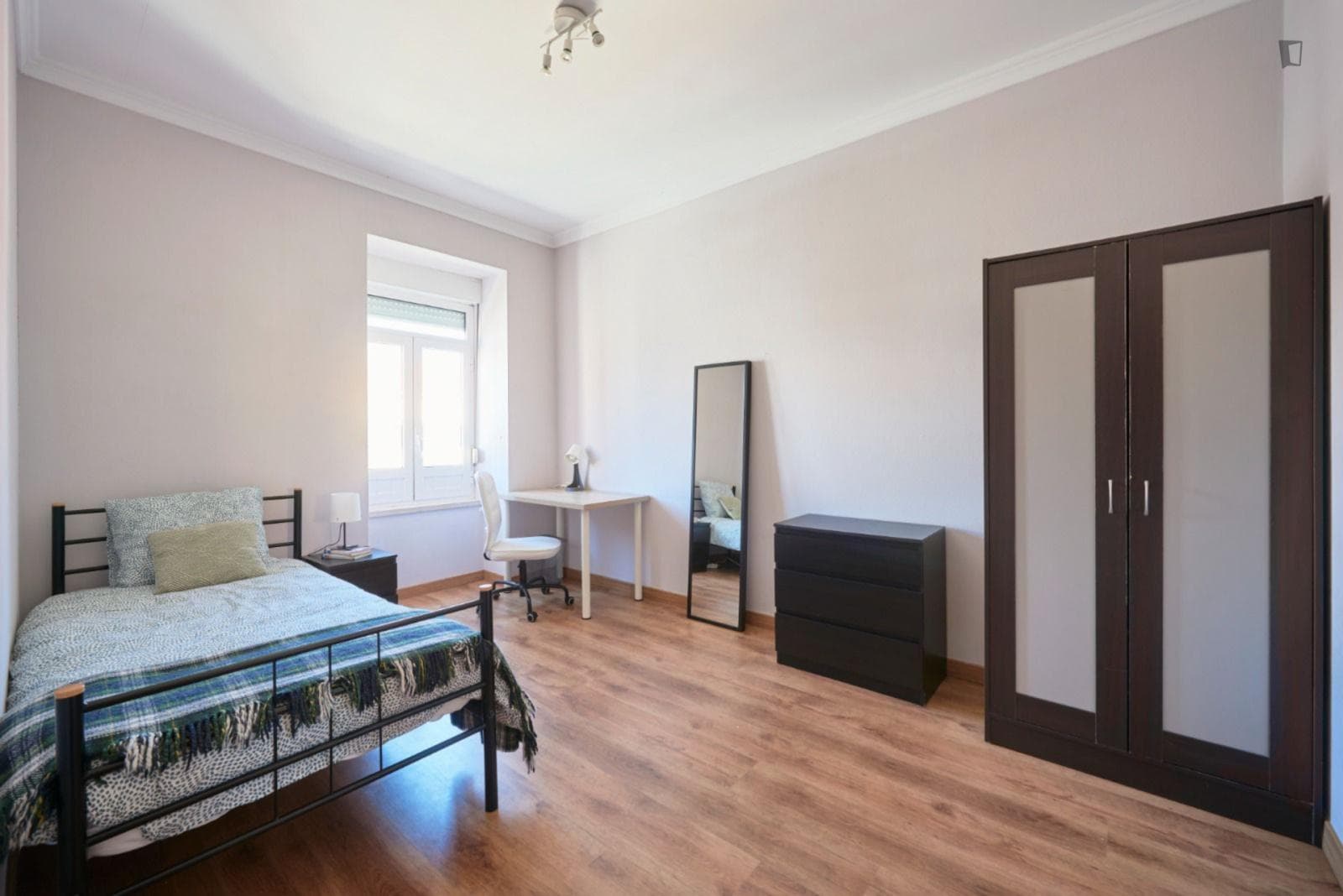 Lovely single bedroom next to Praça de Espanha metro station photo 1