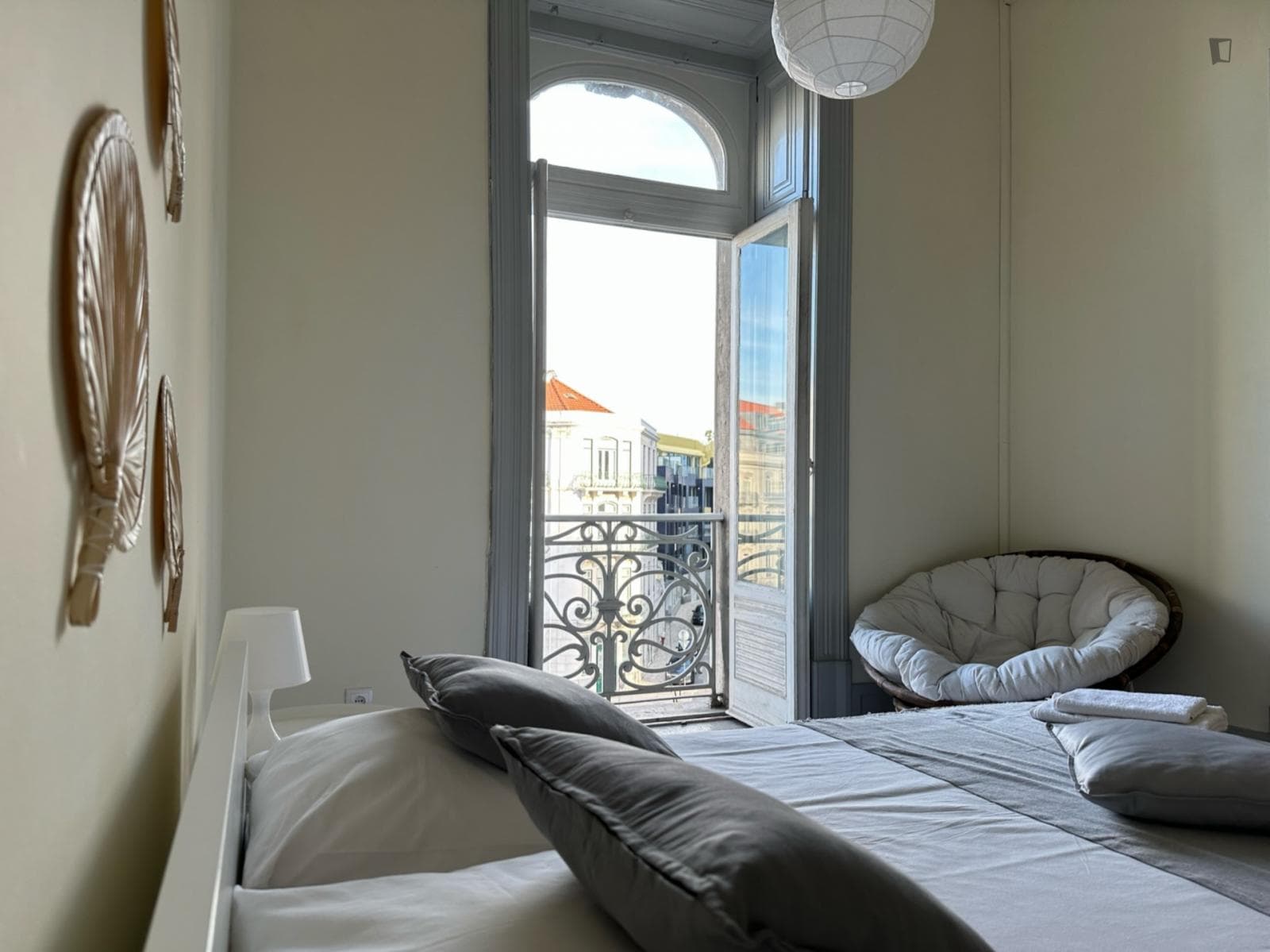 Charming double bedroom next to Rato metro station photo 1
