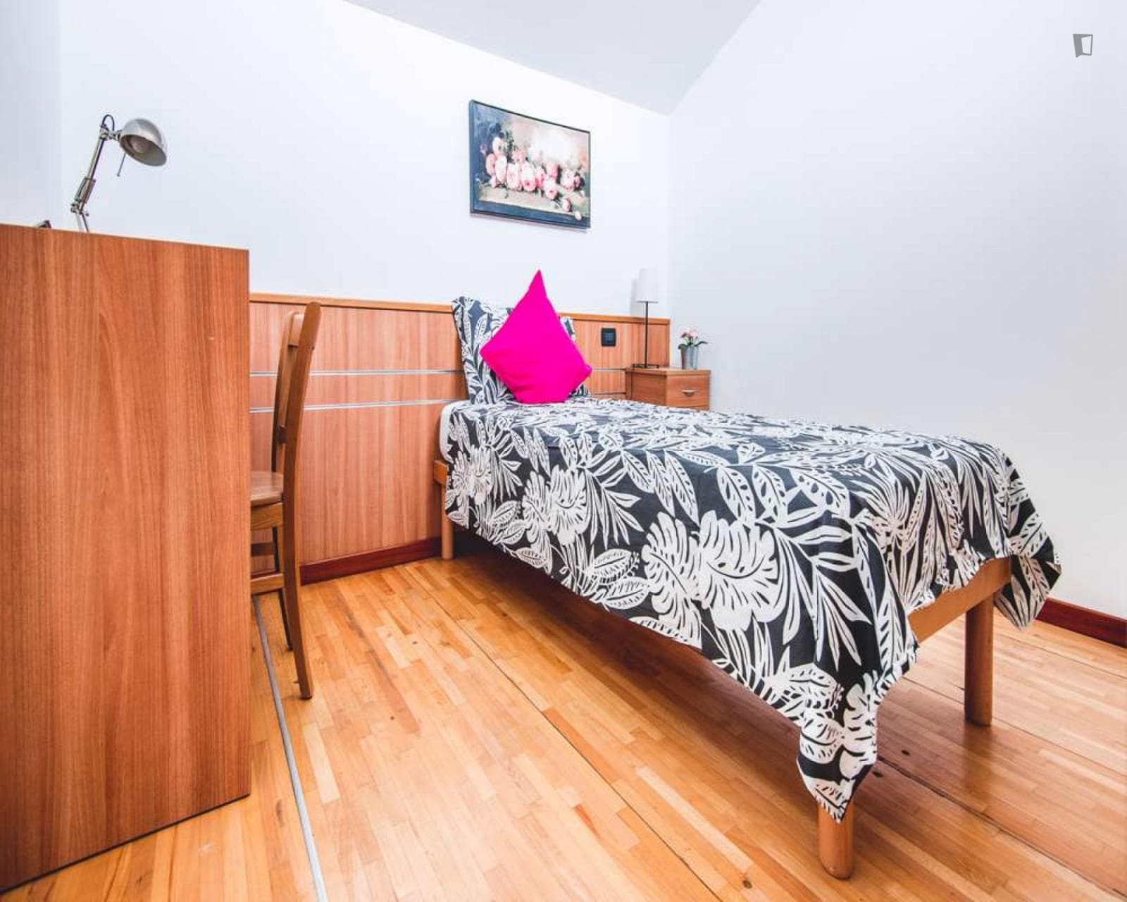 Cosy 1-bedroom apartment right next to Milano Lancetti train station photo 1