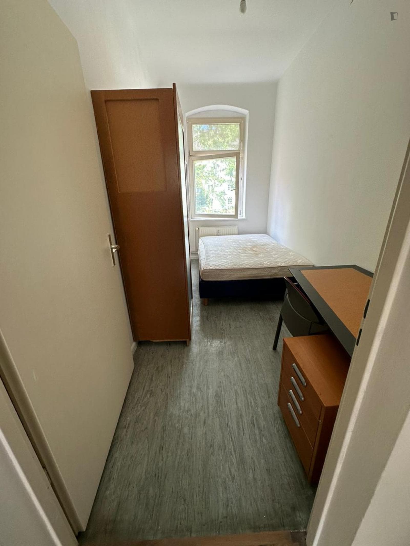 Single bedroom in 3-room flat located in a very well-serviced area photo 1