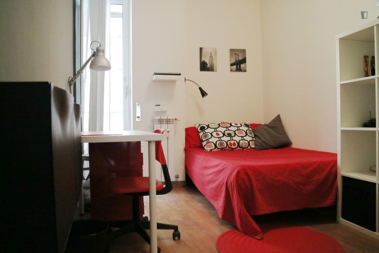 Cozy single bedroom with balcony and outside area photo 1