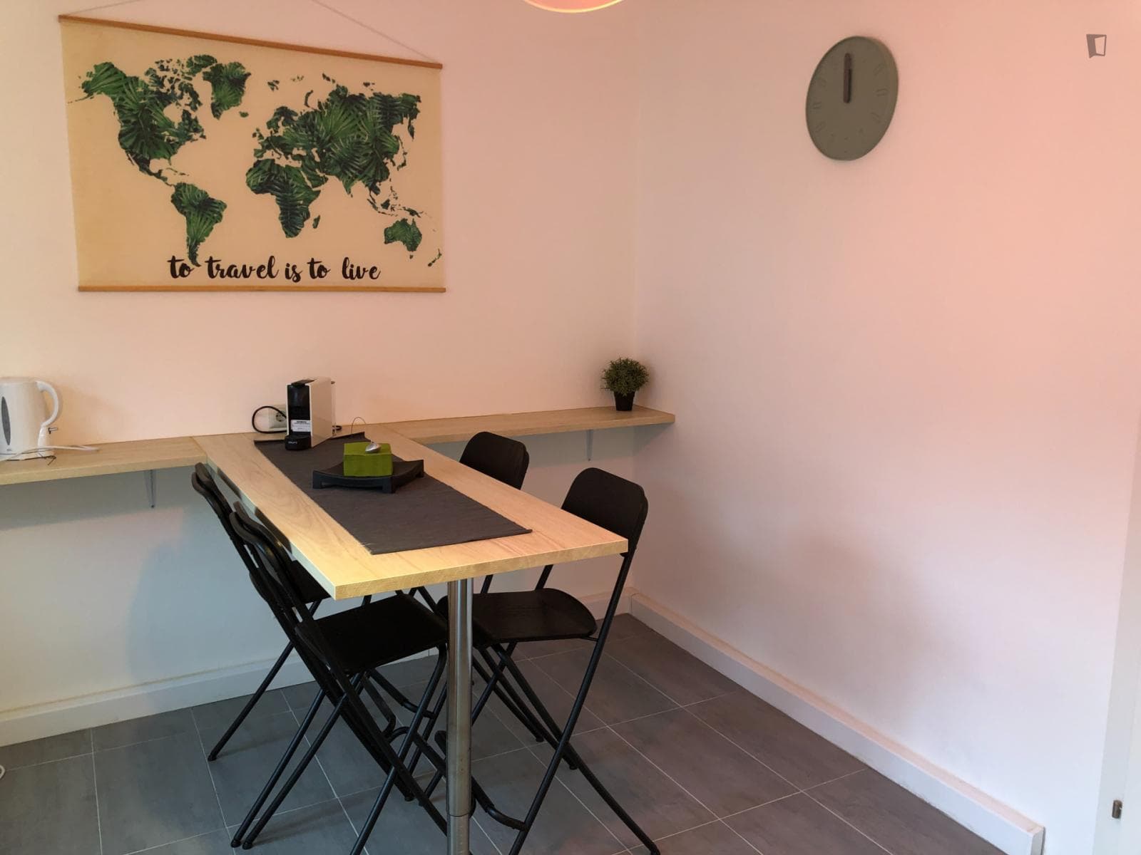 Stylish 1-bedroom apartment next to Volksgarten photo 1