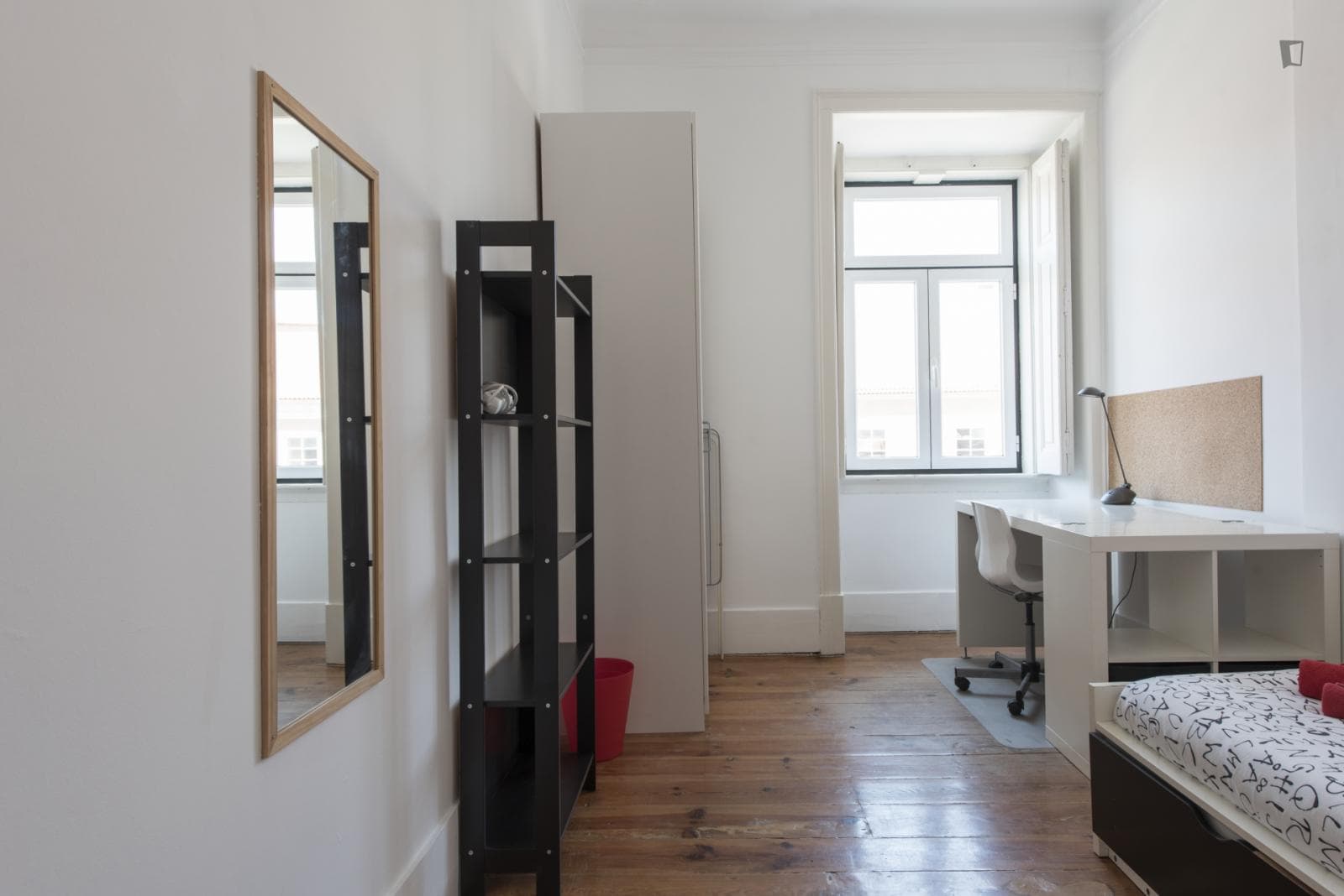 Single bedroom in residence near metro photo 1