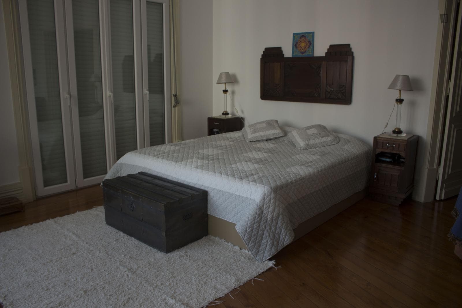 Double bedroom in a 5-bedroom apartment photo 1