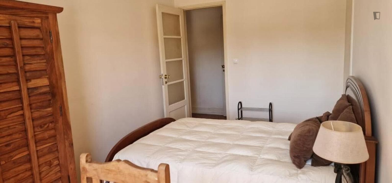 Lovely double bedroom next to Instituto Superior Técnico photo 1