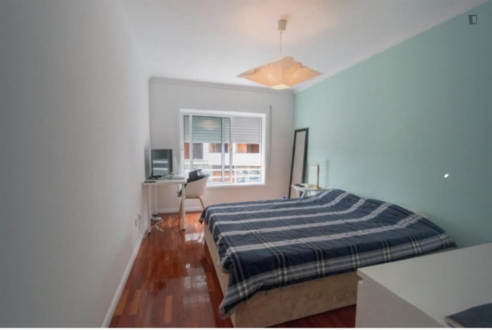Cosy double bedroom in a 2-bedroom flat photo 1