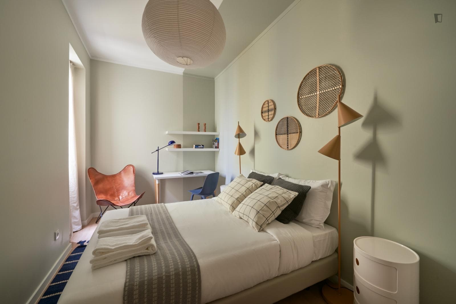 Decent double bedroom close to Mercado de Arroios photo 1