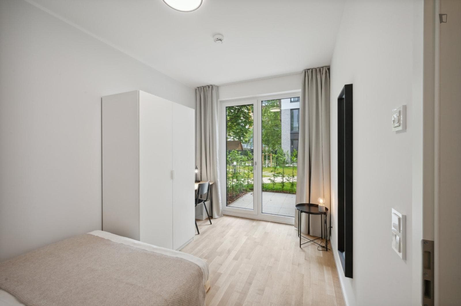 Cosy double ensuite bedroom near Heinrich-Heine-Straße metro station photo 1