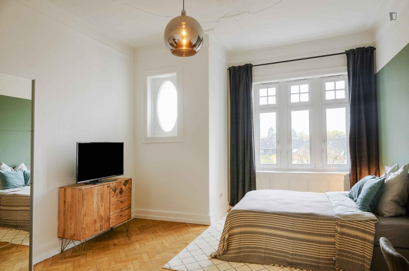 Single bedroom in a 5 bedroom apartment in Harvestehude photo 1