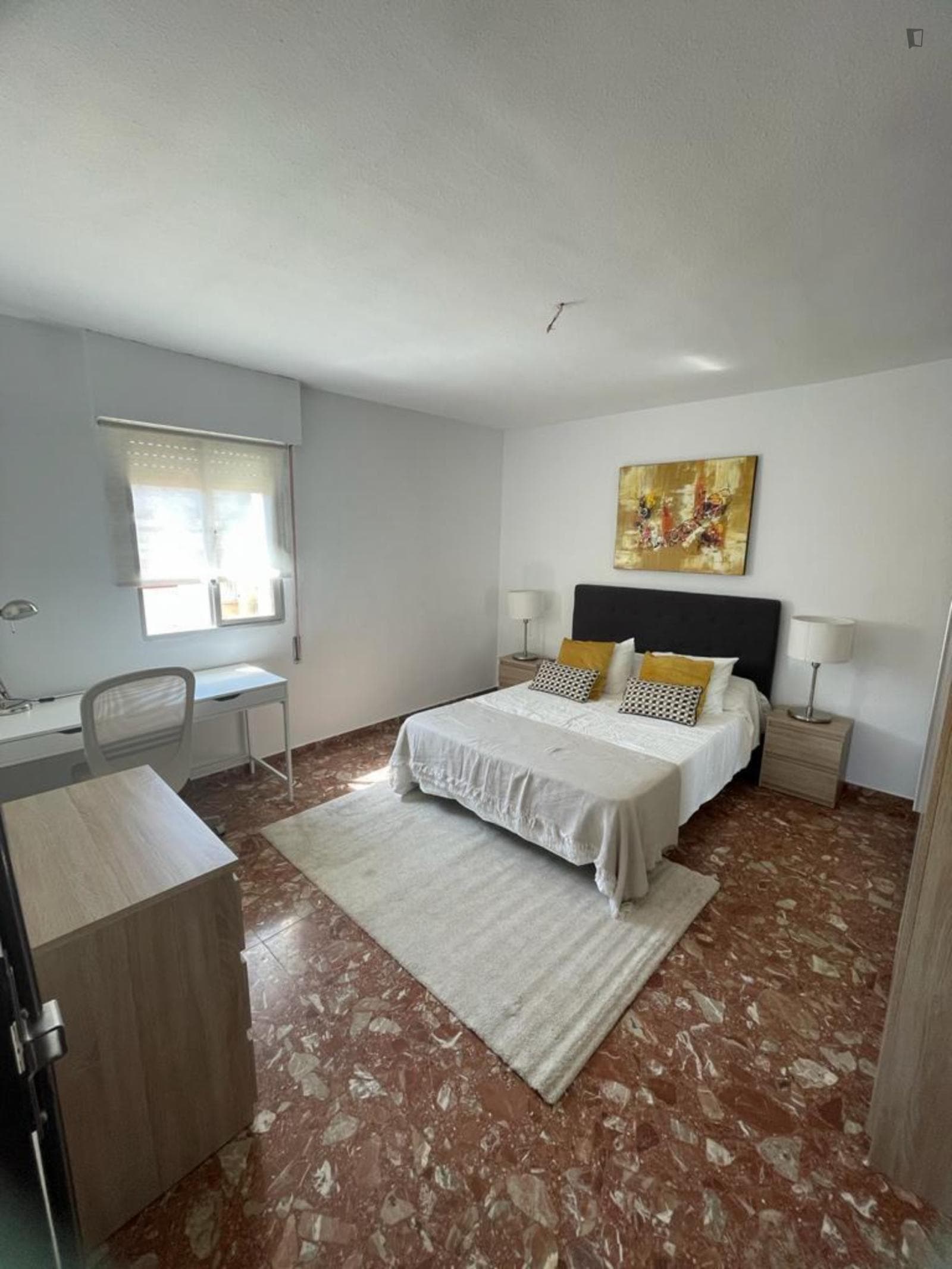 Spacious double bedroom in Málaga close to Hospital Civil de Málaga photo 1