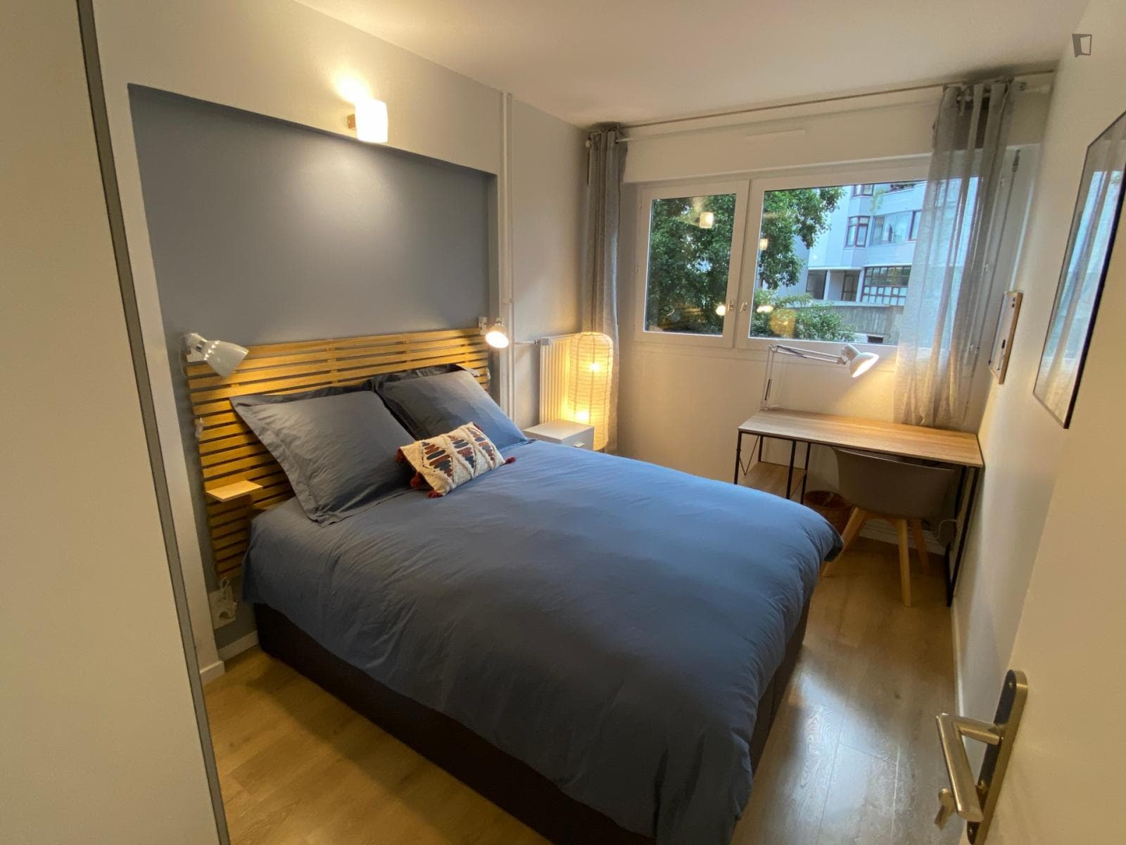 Very comfy double bedroom near Parc des Sources de la Bièvre photo 1