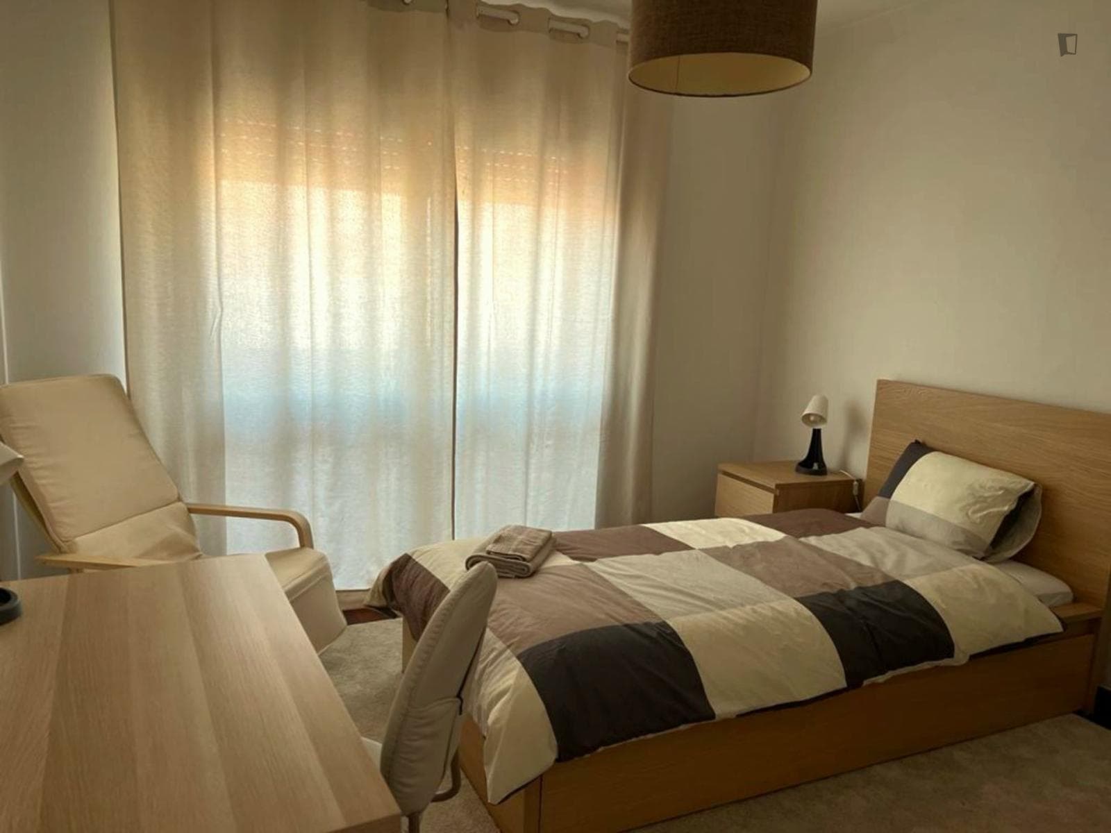 Delightful single ensuite bedroom in Bonfim photo 1