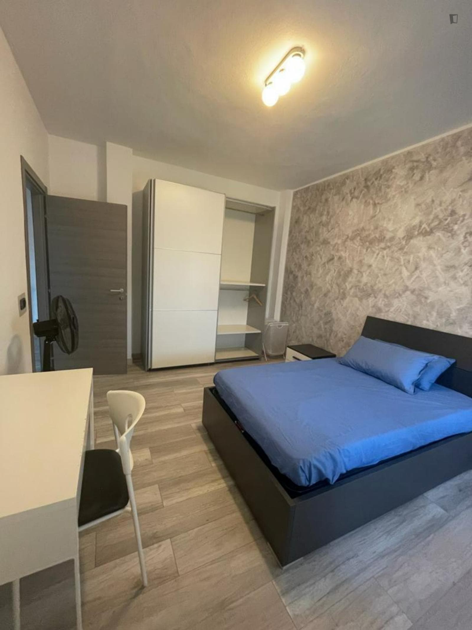 Cosy double bedroom next to Milano Bovisa train station photo 1