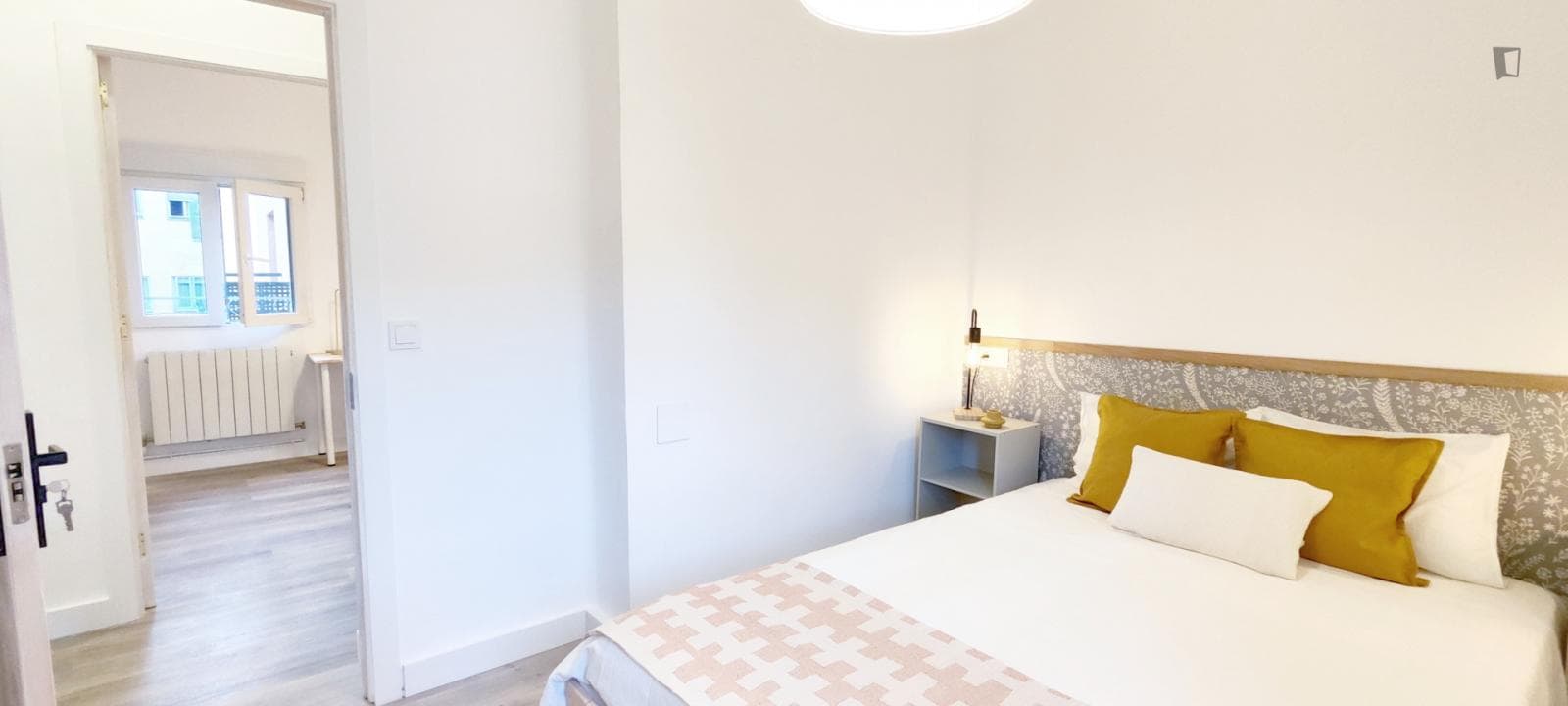 Welcoming double bedroom in Segovia photo 1